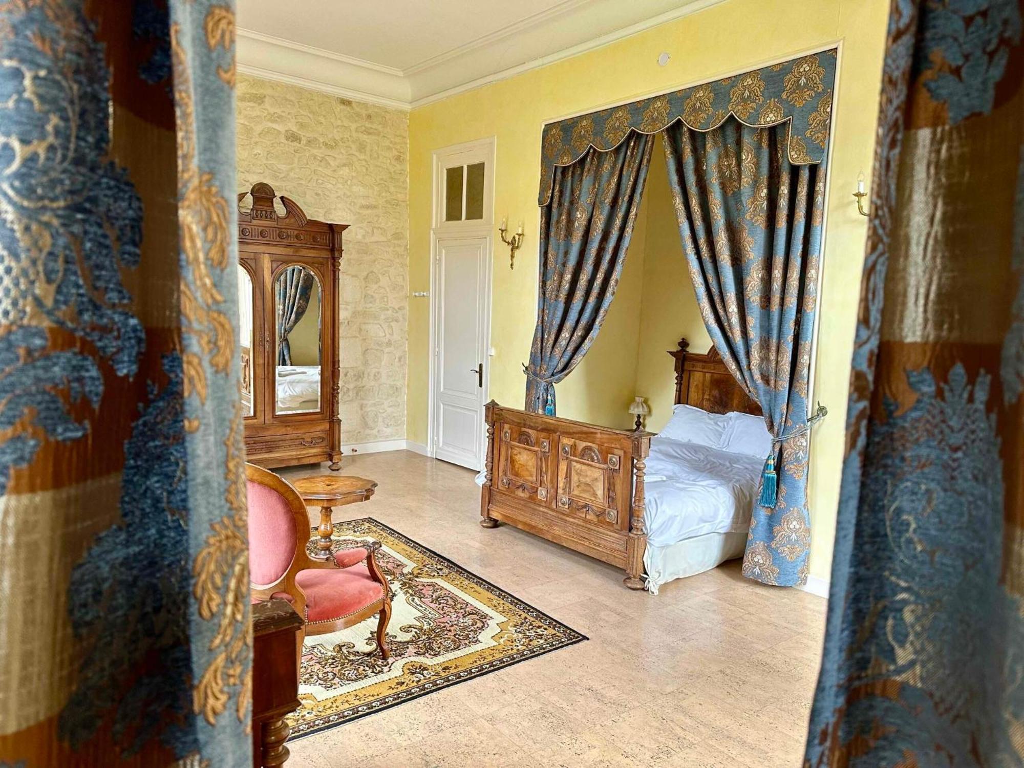 Chateau Borgeat De Lagrange - Privatisation